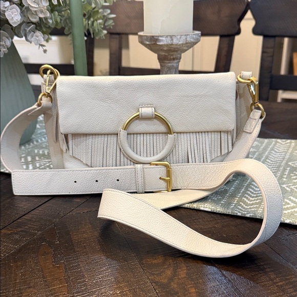 Vince Camuto Handbags - Vince Camuto Livee Leather Crossbody‎ Bag